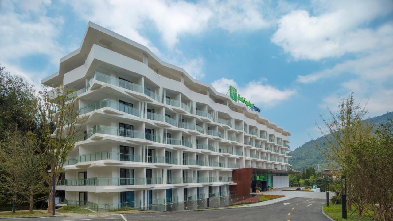 Holiday Inn Express Qiliping By Ihg Emeishan Dış mekan fotoğraf